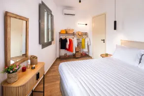 Stylish two bedroom apartment with outdoor Hot Tub and private parking - Image 4