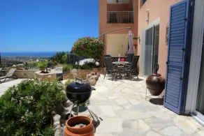 Garden apartment with sea views - Image 5