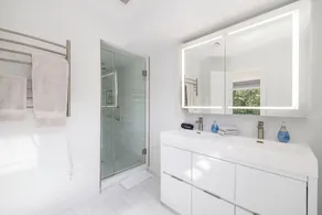 5Schlafzimmer Interieur Dekoriert Springs House nr Strand, beheizter Pool, Whirlpool & Tennis - Image 4