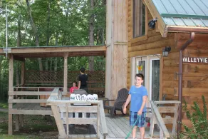 Valley View Cabin with show-stopping vaulted ceilings! - Image 5