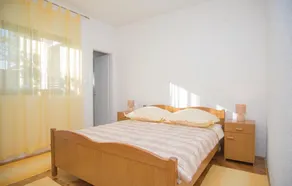 Three Bedroom Holiday Home In Donji Prolozac - Image 5