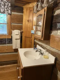 Arbor Lane Cabin-Autentisk & charmerende gemt væk kabine, men alligevel nær det hele. - Image 3