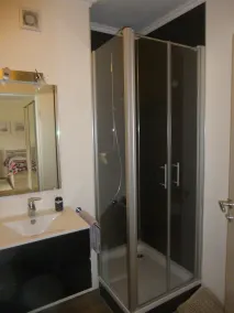 Modern apartment with balcony - Image 2