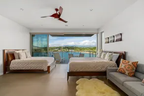 Relaxing Modern Oceanfront Suite–Sleeps 4 adults. - Image 3