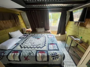 Beached Houseboat-Free Park Pass - Image 3
