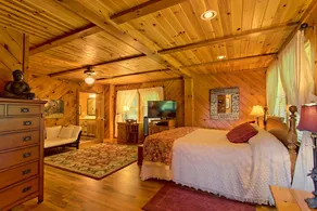 Mountain Creek Lodge -25 acres, PET-VENNLIG, Fantastisk udsigt over bjergene - Image 2
