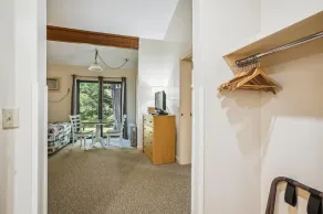 102 Deluxe One bedroom Queen Suite with outdoor heated pool - Image 4