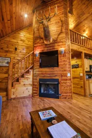 Whistling Timbers Cabin - Image 2