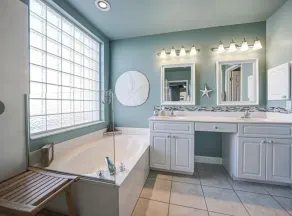 Beautifully appointed 3 bedroom condo with amazing marina views! - Image 3