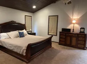 Spectacular Lakefront Retreat on 2 acres~ Perfect Large Family Getaway - Image 4