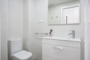 NRA ESFCTU0000460370001617920000000000000CV-VUT0051773-V3Die Wohnung in Cullera verfügt über 2 Schlafzimmer und bietet Platz für 6 Personen.62 m² große Unterkunft.Es verfügt über einen Aufzug, eine Waschmaschine, ein Bügeleisen, einen Trockner, e - Image 4