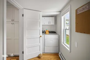 Unwind by the Bay: Pet-Friendly and Linekin Bay Views! - Image 2