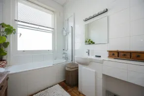 Host & Stay - St Aubyns Coastal Retreat - Image 2
