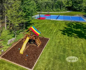 Magazine worthy 8 bed 7 bath cottage on Lake Simcoe! South Exposure! - Image 2