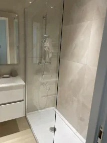 Newly renovated apartment in Nice- with AC and 10 min walk to the beach! - Image 2