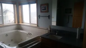 Master Suite  minutes from Yakima in town of Tieton. - Image 3