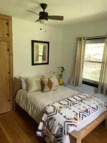 Giant chalet with private lake access. Hot tub. pet friendly. ultimate game room - Image 5