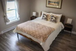 Oceanfront Saltbox With Hot Tub in the Heart of Bay Roberts - Image 4