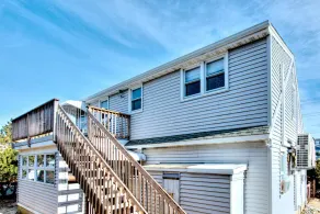 Newly Renovated, Rustic Decor Surf City Apartment. - Image 5