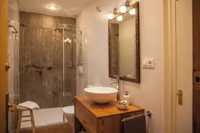 Farmhouse in a nice wine region 40 mins to Barcelona and 25 to Sitges beaches. - Image 4