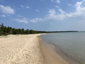 Lakefront Cottage on Soft Sand - Image 4