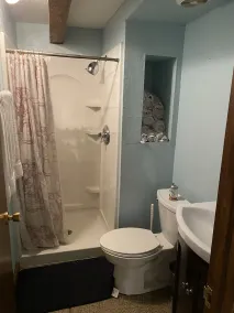 Spacious 5 bedroom house minutes from Red Rocks - Image 4