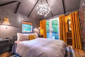 Modern Cabin in Guerneville | Hot Tub •Fire Tables •Dog-Friendly•Fenced Yard - Image 4