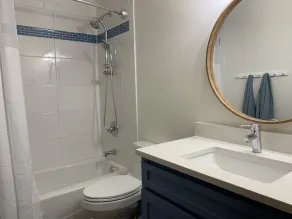 3-Bed Mid-Century Mod Home - 14 Min. to Autzen & 5 Min to Airport - Image 2