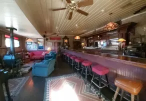 Lej det hele historiske Avery Hotel Sierra Getaway og spillested - Image 4