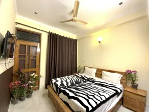 5 BHK entire floor best for parties - Image 2