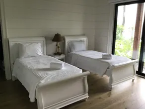 Ultimate Boathouse Entertaining, New 6 bdrm, 8 bath Cottage/Boathouse! Hot tub! - Image 2