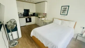 Studio - Sleeps 2 - Wifi - Parking - Image 2