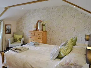 2 Schlafzimmer Unterkunft in Charlestown, St Austell - Image 3