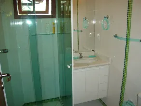 Cozy house in Arraial, in a paradise 3 minutes from the beach, with 60\" TV and SKY. - Image 3