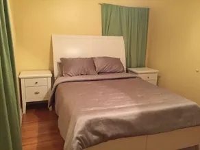 2BD, 1 BA, BUNGALOW FOR 9 GUESTS!! ENTIRE HOUSE W/ DRIVEWAY PARKING!! - Image 4