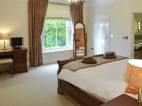 Carnethic House - One Acre View - Image 4