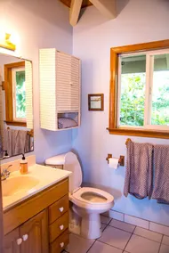 Bright, clean, airy Rocky Point Beach 1 bedroom loft. Steps to beach & bike path - Image 2