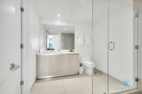 Luxury Condo with Jacuzzi and Amenities - Image 5
