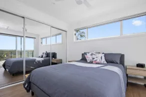 3-Bed Coastal Getaway with Direct Beach Access - Image 3