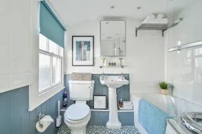 Charming Three Story Townhouse footsteps away from the historic harbour. - Image 3