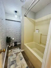 ~RomanticRoomForCouple~Gated Condo'NHeartOfTupelo3guests - Image 3