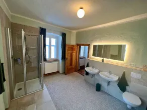 Quiet vacation apartment with wood-burning stove, sauna, garden & terrace on historic estate. Castle courtyard - Image 3