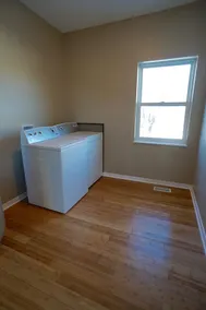 Cozy updated Condo. Close to shopping and restaurants. - Image 2