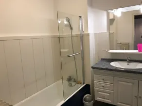 schöne T1 30 m2, gated, in der Nähe der Innenstadt, einen privaten Parkplatz. Wi-Fi - Image 3