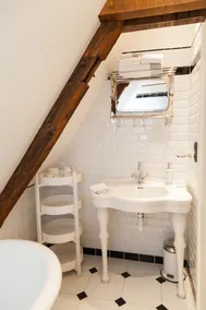 Luxury Guesthouse - Image 5