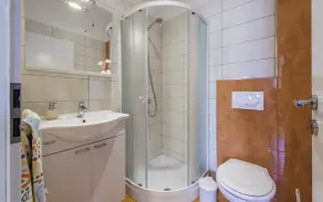 Beautiful new villa with pool - Image 4