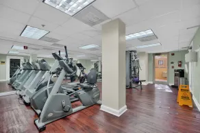 Cute 1 bedroom unit located in Condo Hotel in the heart of Coconut Grove Free Parking - Image 2