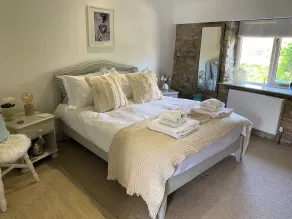 Spectacular luxury barn conversion overlooking a hidden valley near Bath - Image 4