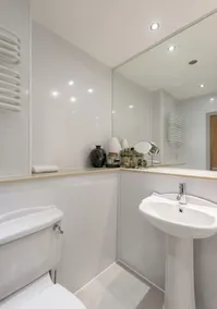 Book a delightful holiday apartment in Newington, Edinburgh. Ideal for families and sightseeing. - Image 4