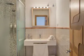 2 huse i den store have, 4 soveværelser, 2 private køkkener, opvarmet pool - Image 4